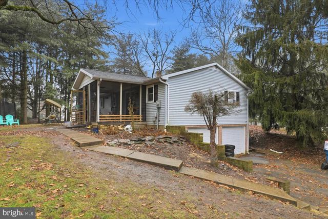 15 CATALINA DR, Mount Wolf, PA 17347