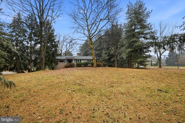 15 CATALINA DR, Mount Wolf, PA 17347