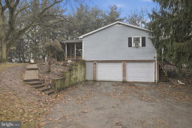 15 CATALINA DR, Mount Wolf, PA 17347