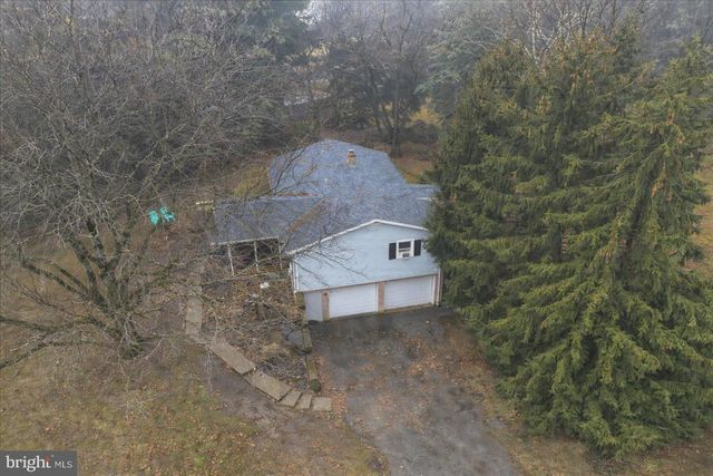 15 CATALINA DR, Mount Wolf, PA 17347