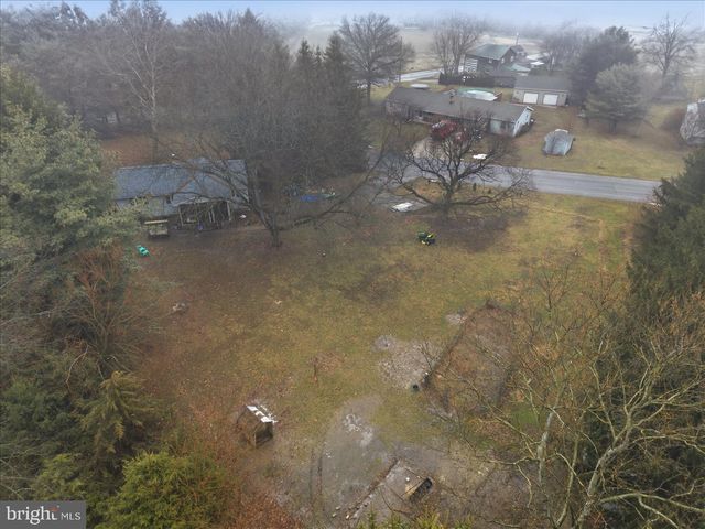 15 CATALINA DR, Mount Wolf, PA 17347