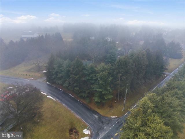 15 CATALINA DR, Mount Wolf, PA 17347