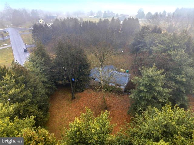 15 CATALINA DR, Mount Wolf, PA 17347