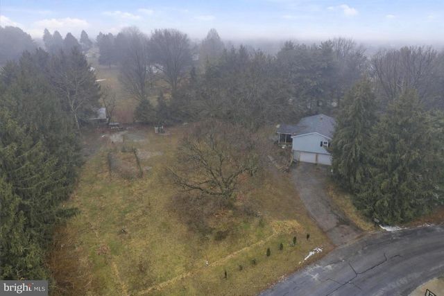 15 CATALINA DR, Mount Wolf, PA 17347