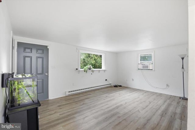 15 CATALINA DR, Mount Wolf, PA 17347