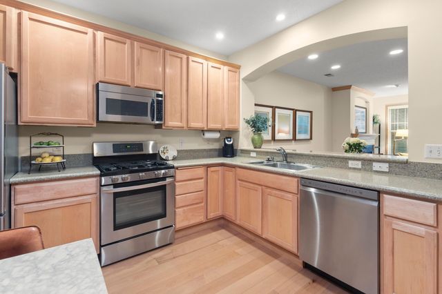 1530 Zarthan Avenue S 302, Saint Louis Park, MN 55416