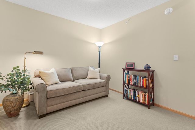 1530 Zarthan Avenue S 302, Saint Louis Park, MN 55416