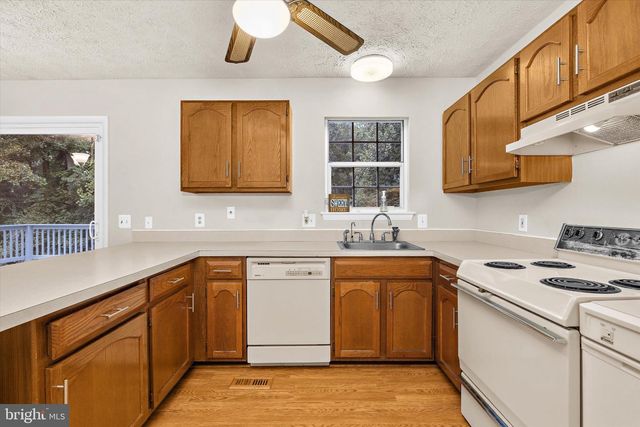 7931 WOODED GLEN CT, Pasadena, MD 21122
