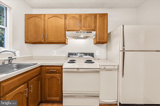 7931 WOODED GLEN CT, Pasadena, MD 21122