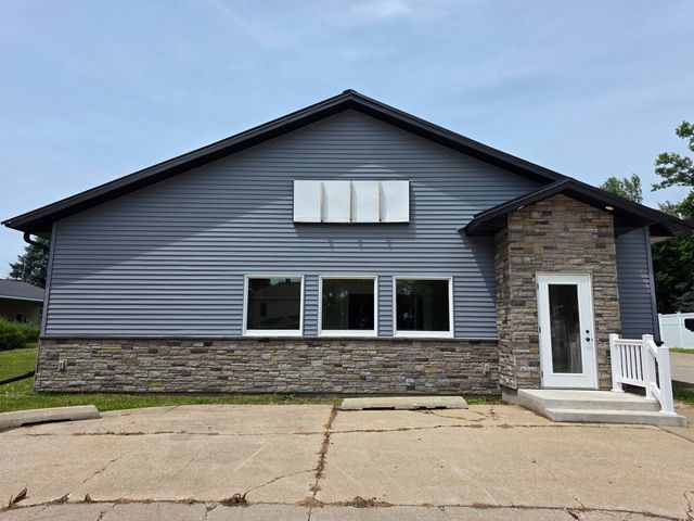712 E Main Street, New Hampton, IA 50659