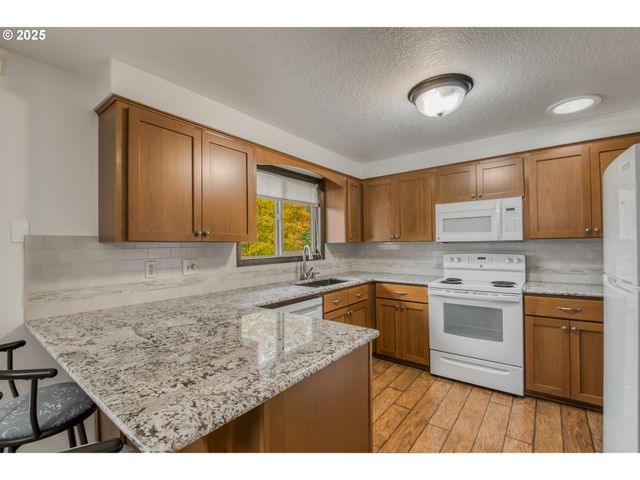 31514 S BEAR MEADOW Ct, Molalla, OR 97038