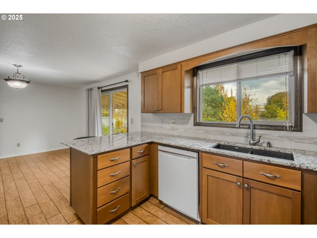 31514 S BEAR MEADOW Ct, Molalla, OR 97038