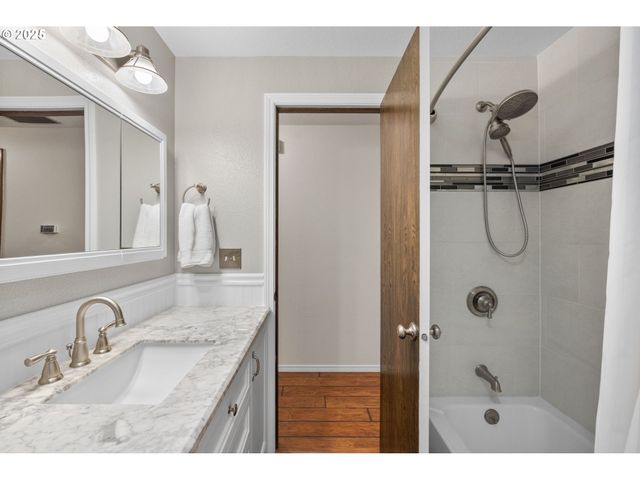 31514 S BEAR MEADOW Ct, Molalla, OR 97038