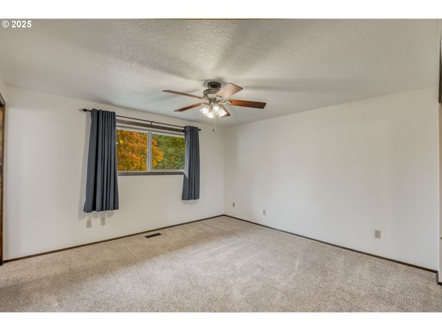 31514 S BEAR MEADOW Ct, Molalla, OR 97038