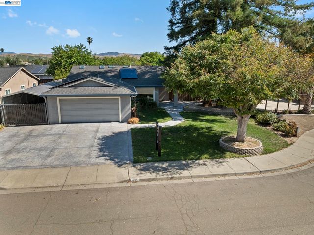 635 Teal Ct, Livermore, CA 94551