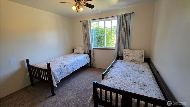 128 Berggren Road N, Eatonville, WA 98328