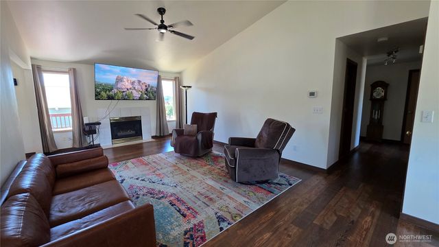 128 Berggren Road N, Eatonville, WA 98328
