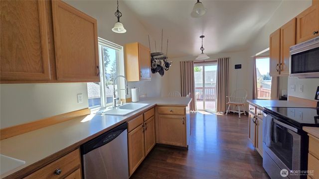 128 Berggren Road N, Eatonville, WA 98328