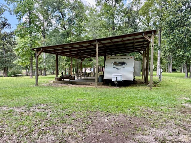 630 Hillbilly Heaven Road, Livingston, TX 77351