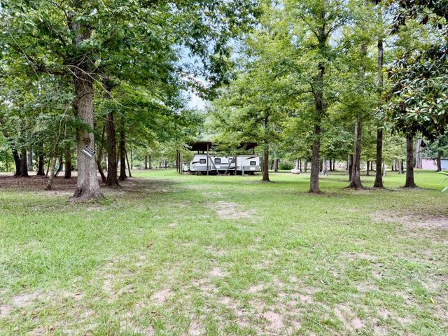 630 Hillbilly Heaven Road, Livingston, TX 77351