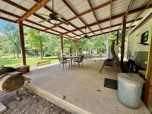 630 Hillbilly Heaven Road, Livingston, TX 77351