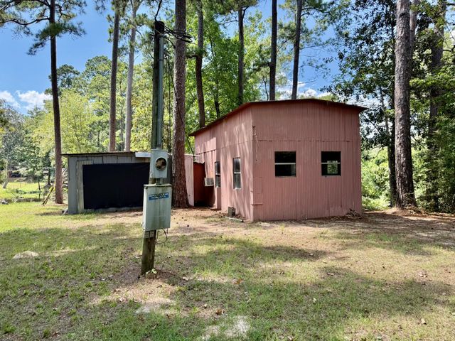 630 Hillbilly Heaven Road, Livingston, TX 77351