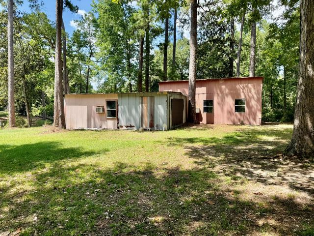 630 Hillbilly Heaven Road, Livingston, TX 77351
