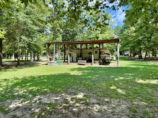 630 Hillbilly Heaven Road, Livingston, TX 77351