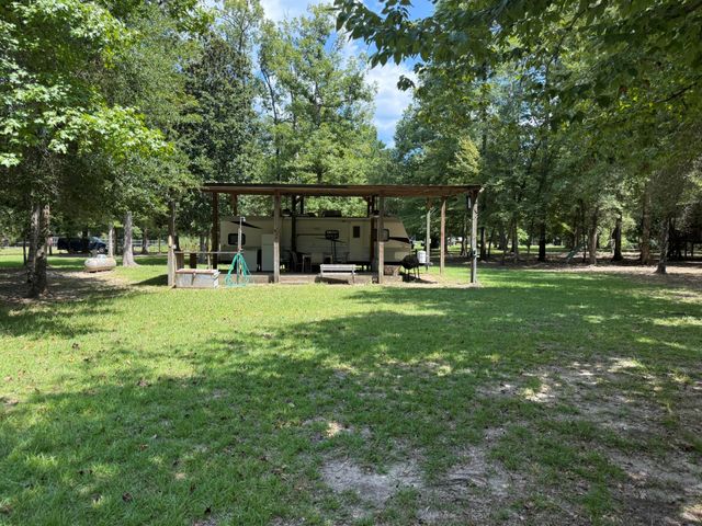 630 Hillbilly Heaven Road, Livingston, TX 77351