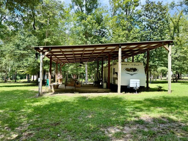 630 Hillbilly Heaven Road, Livingston, TX 77351