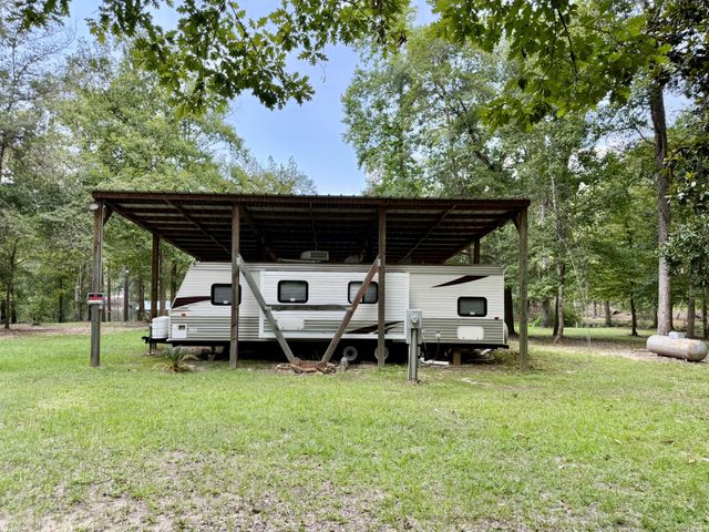 630 Hillbilly Heaven Road, Livingston, TX 77351
