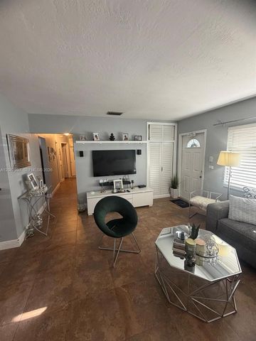 621 SW 71st Ter, Pembroke Pines, FL 33023