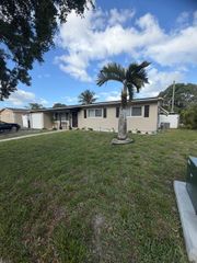 621 SW 71st Ter, Pembroke Pines, FL 33023