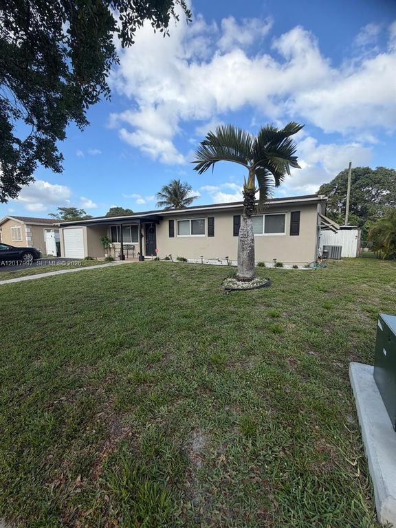 621 SW 71st Ter, Pembroke Pines, FL 33023