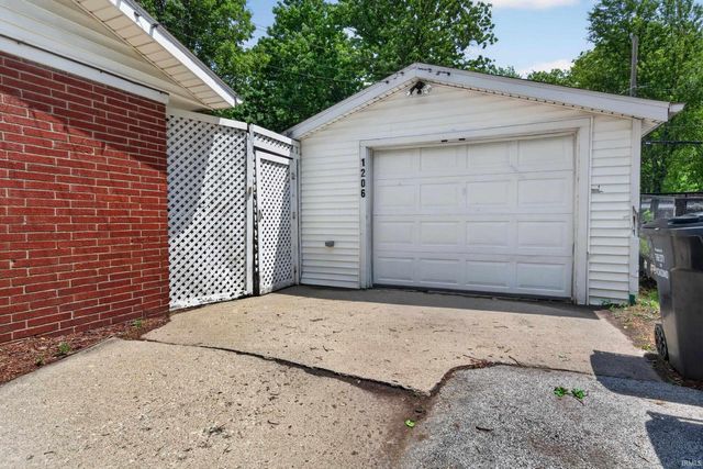 1206 IMPERIAL Drive, Kokomo, IN 46902