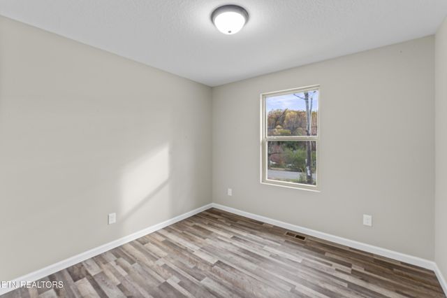 329 Blacksferry Rd, Knoxville, TN 37931