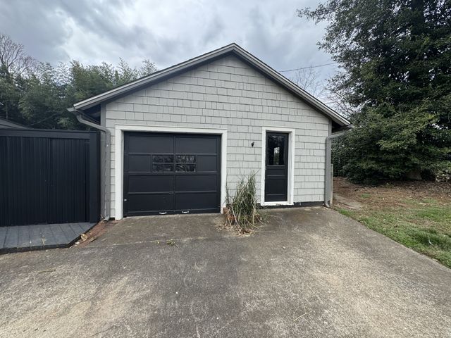 1300 Riverside Rd, Old Hickory, TN 37138