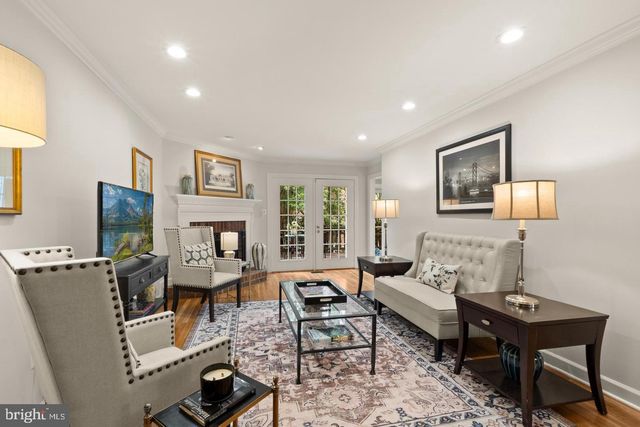6312 CHAUCER VIEW CIR, Alexandria, VA 22304