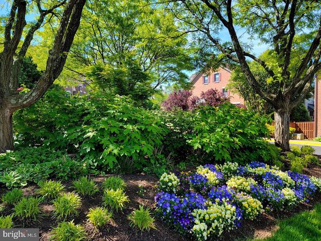 6312 CHAUCER VIEW CIR, Alexandria, VA 22304