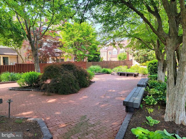 6312 CHAUCER VIEW CIR, Alexandria, VA 22304