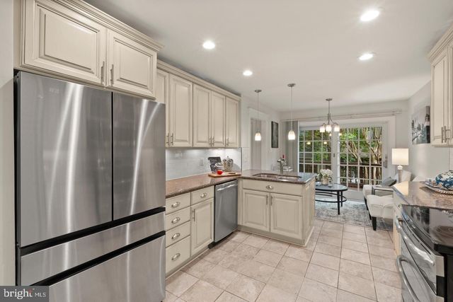 6312 CHAUCER VIEW CIR, Alexandria, VA 22304