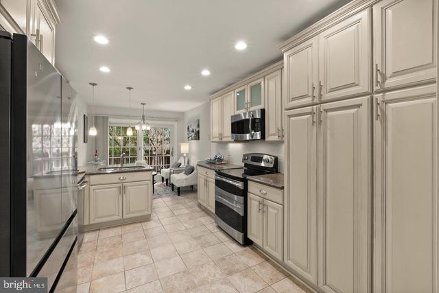 6312 CHAUCER VIEW CIR, Alexandria, VA 22304