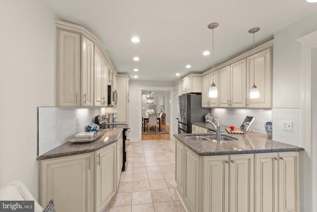 6312 CHAUCER VIEW CIR, Alexandria, VA 22304