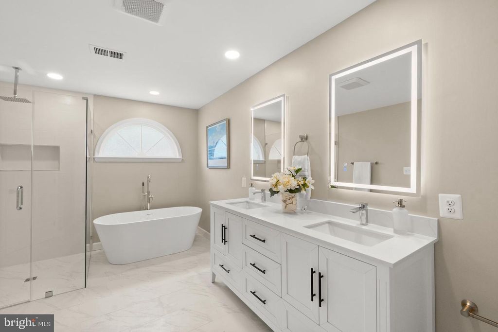 6312 CHAUCER VIEW CIR, Alexandria, VA 22304