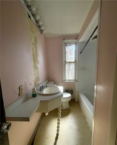 3009 State St, White Oak, PA 15131