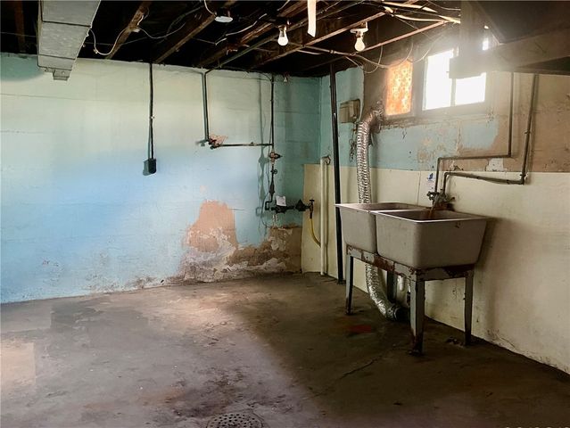 3009 State St, White Oak, PA 15131