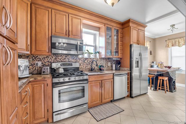 2445 Yates Avenue, Bronx, NY 10469