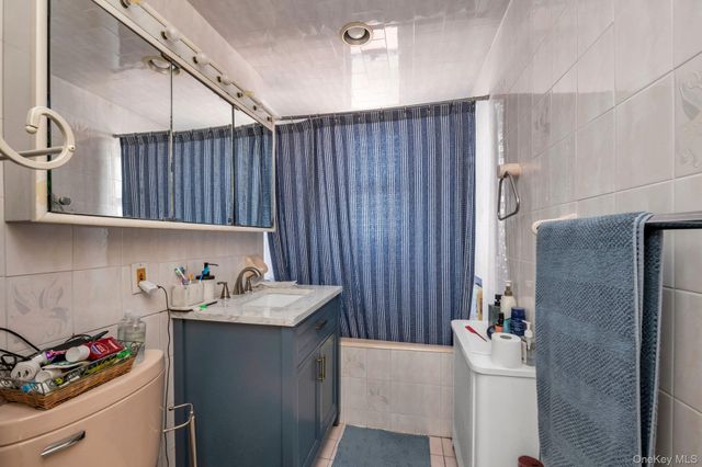 2445 Yates Avenue, Bronx, NY 10469