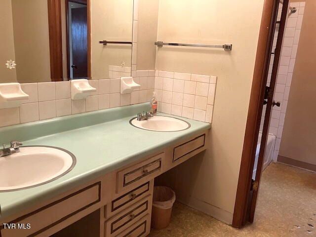 1917 Club Drive, Johnson City, TN 37601