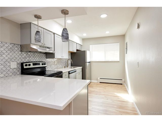 7050 W Cedar Ave 212, Lakewood, CO 80226